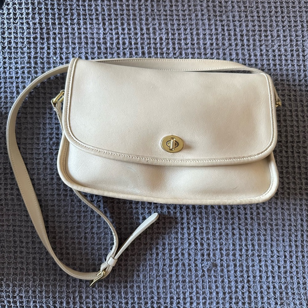 Vintage coach city bag crossbody